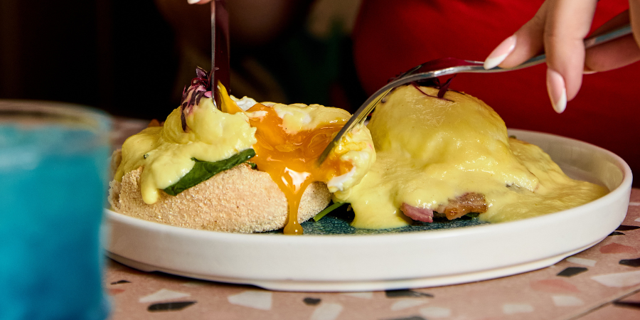 Eggs benedict