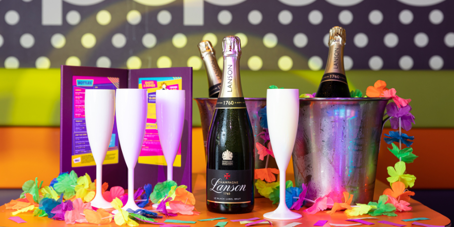 People enjoying Bottomless Brunch