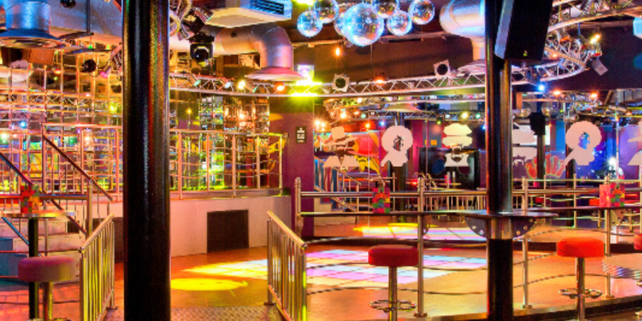 Retro Bars dancefloor