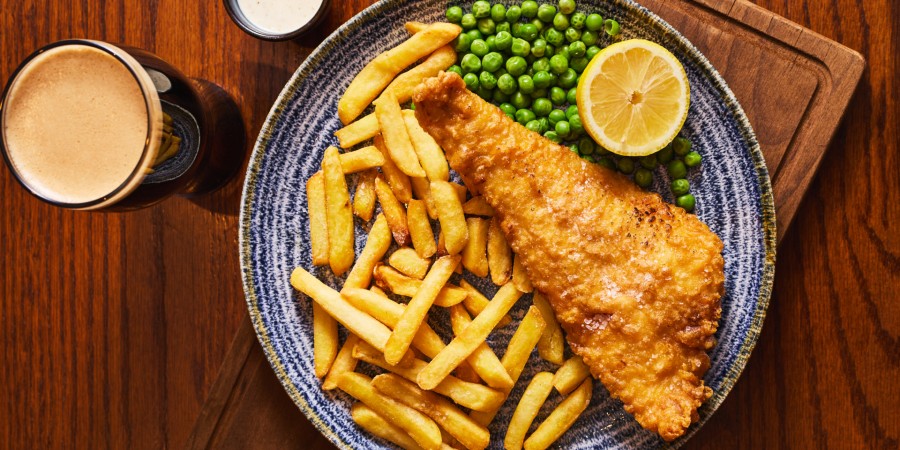 Fish and chips with peas and tartare sauce
