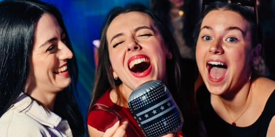 Sing-a-long at Popworld