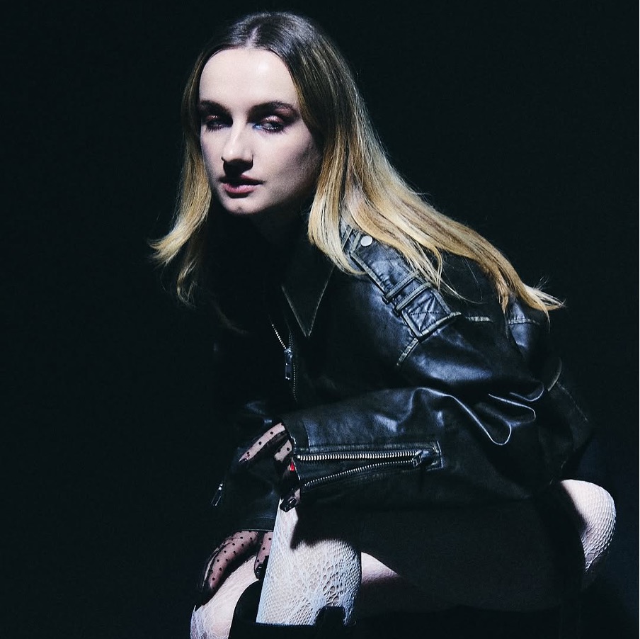 Imogen and the Knife
