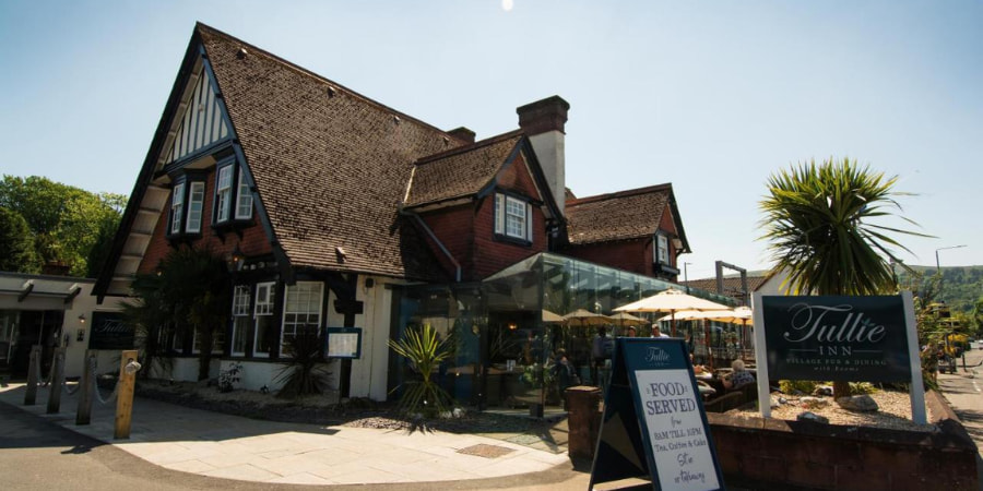 External view of Tullie Inn Balloch