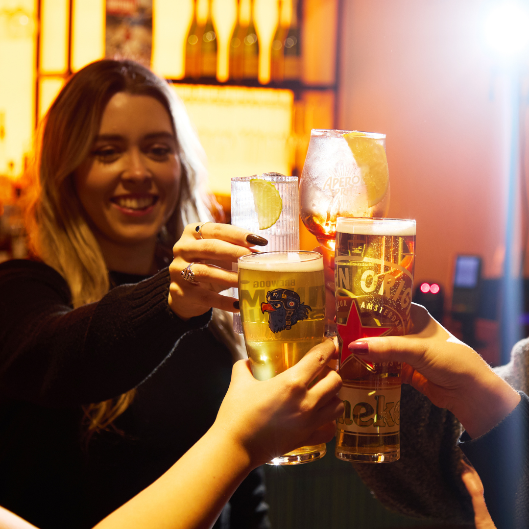 PEOPLE CHEERSING TO THE NEW YEAR