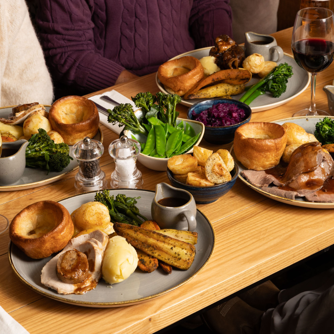 Roast Dinner at Tullie Inn Balloch with bottomless gravy, Yorkies and gravy