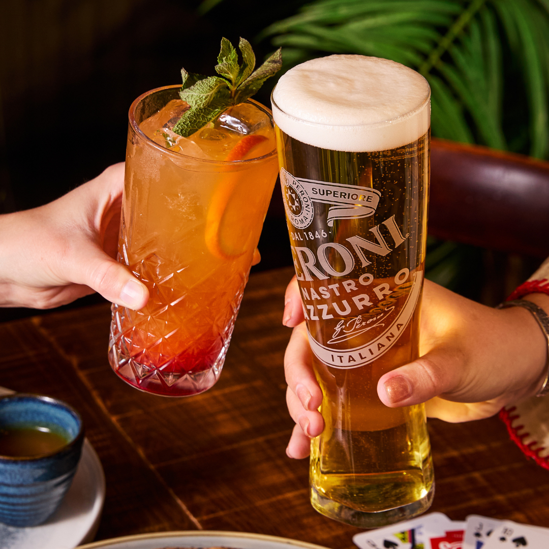 2 PEOPLE CHEERSING DRINKS