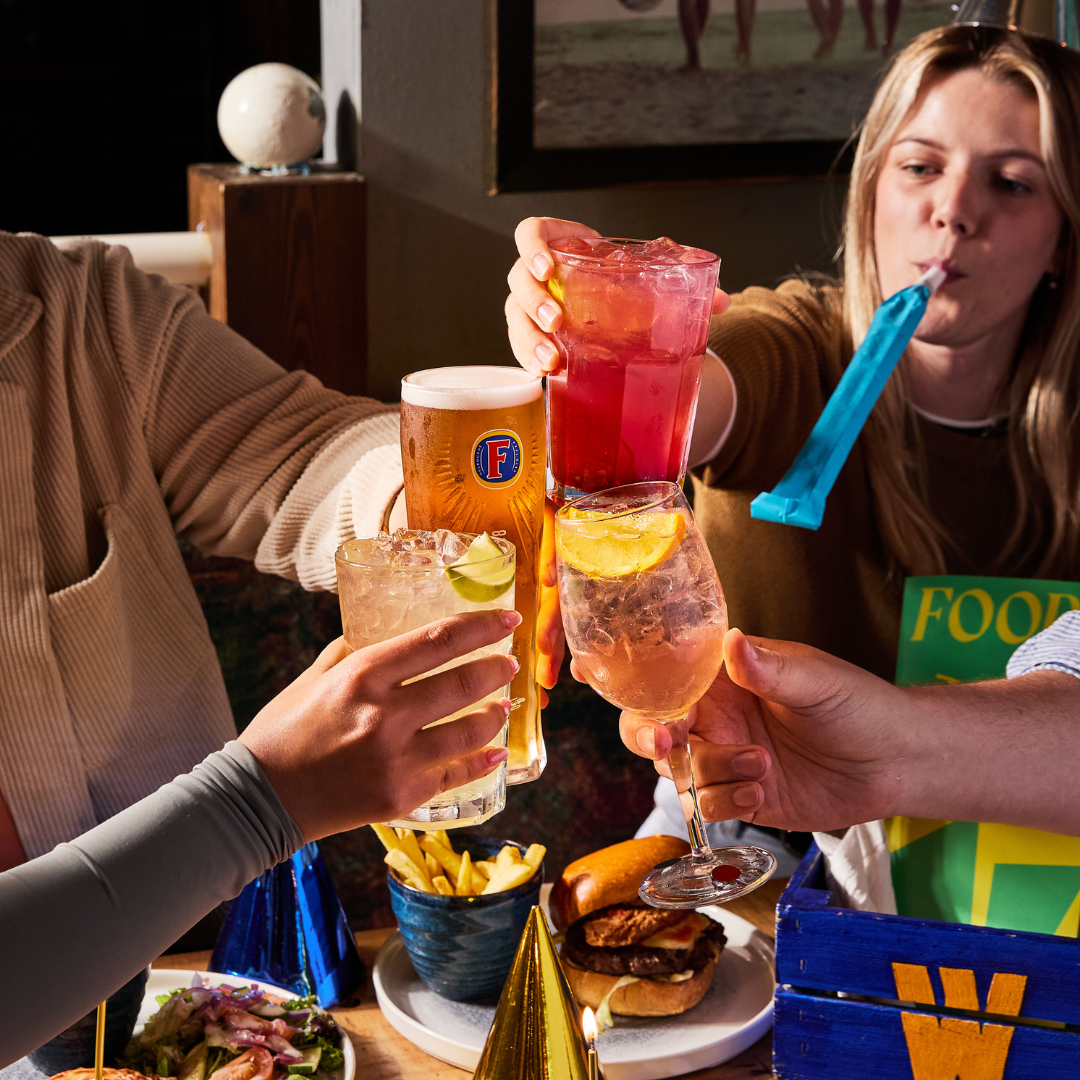 4 people cheersing birthday drinks