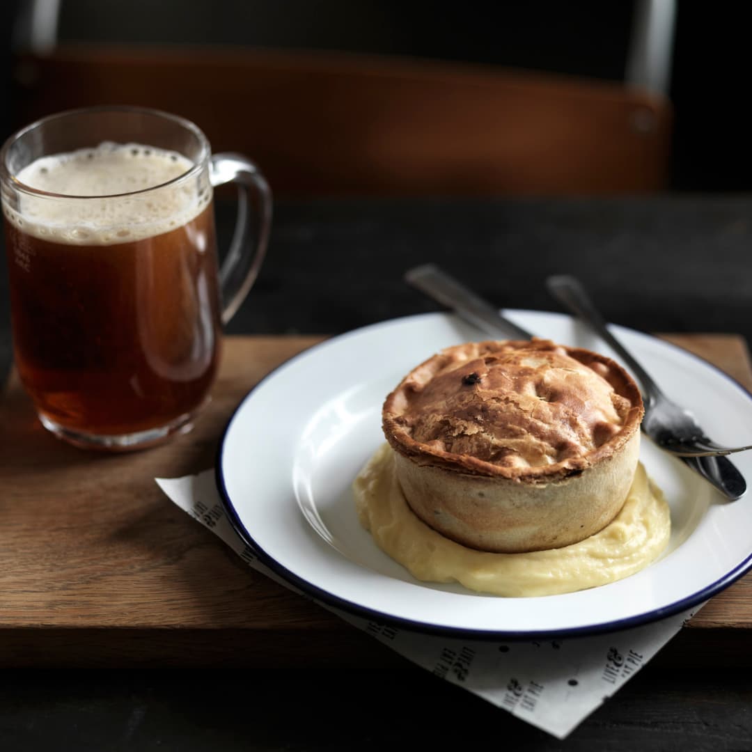 Platinum Jubilee Bank Holiday in Nottingham Lillie Langtry's Pub