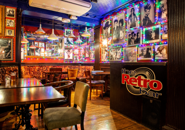 Onderverdelen Transparant Arashigaoka Bar in London | Retro Bar