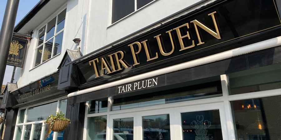 Tair Pluen Bridgend Pub in Bridgend