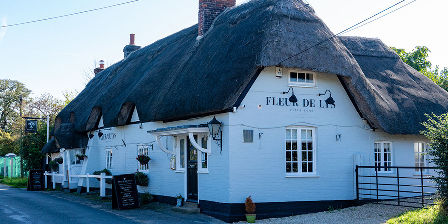 Fleur De Lys Pilley Pub in Lymington