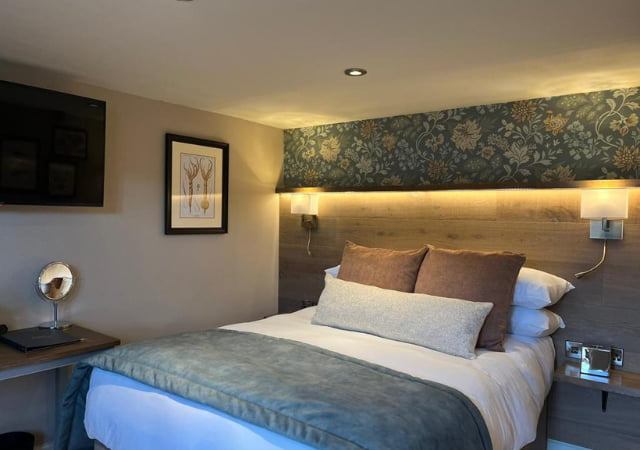 Hotels near Whitby Harbour | Duke of York pub in Whitby