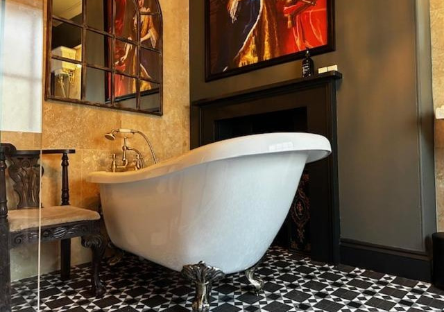 Golden Fleece York En-Suite Bath