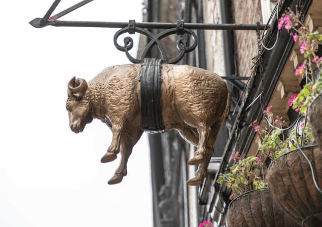 Golden Fleece York - External Signage