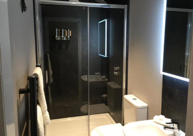 Station Inn Whitby En-Suite Shower Room Station Inn Whitby En-Suite Shower Room