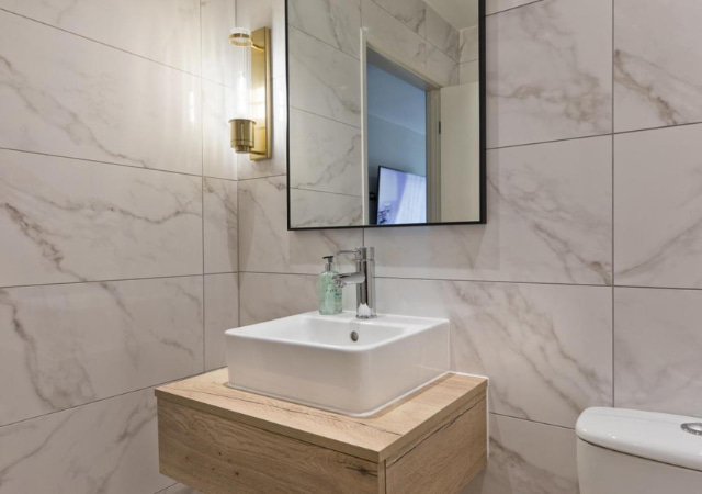 Blue Bell Hotel En-Suite Bathroom