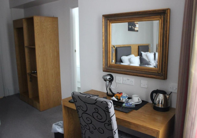 Ye Olde Griffin  Double Room Desk Area