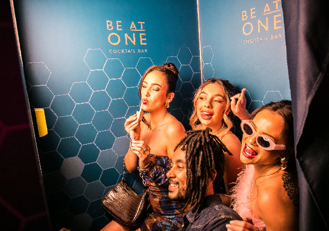 Be At One photobooth