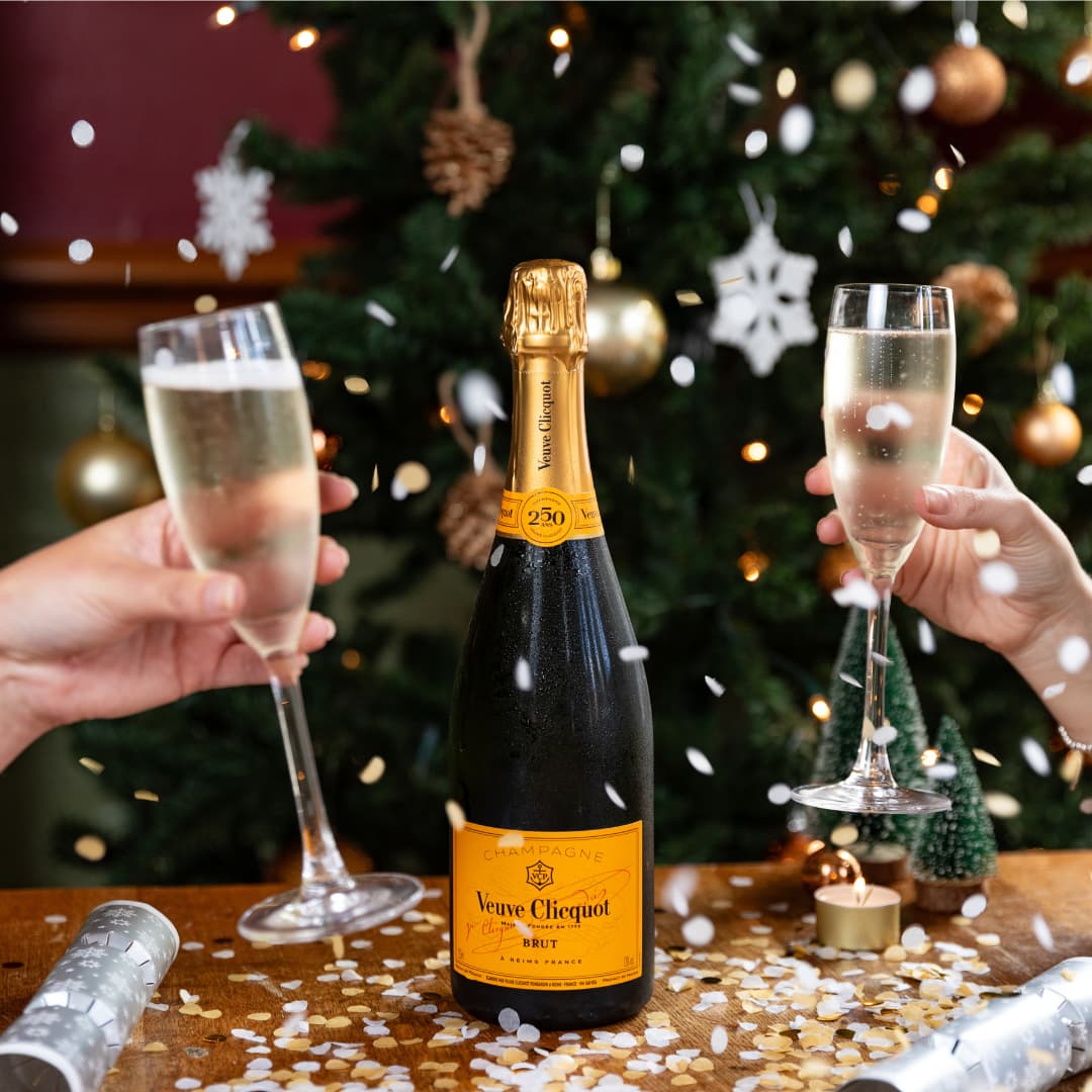 Champagne Cheers | NYE Pub & Dining