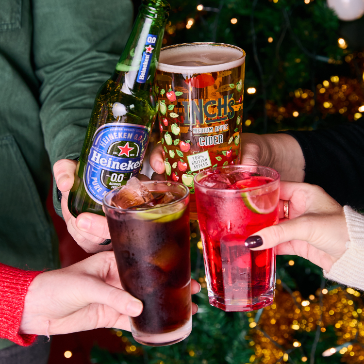 People cheersing drinks