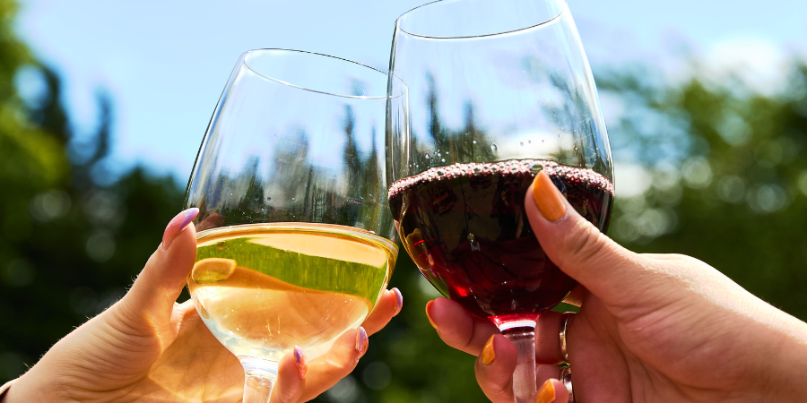 Free bottle of wine on bookings of 4+