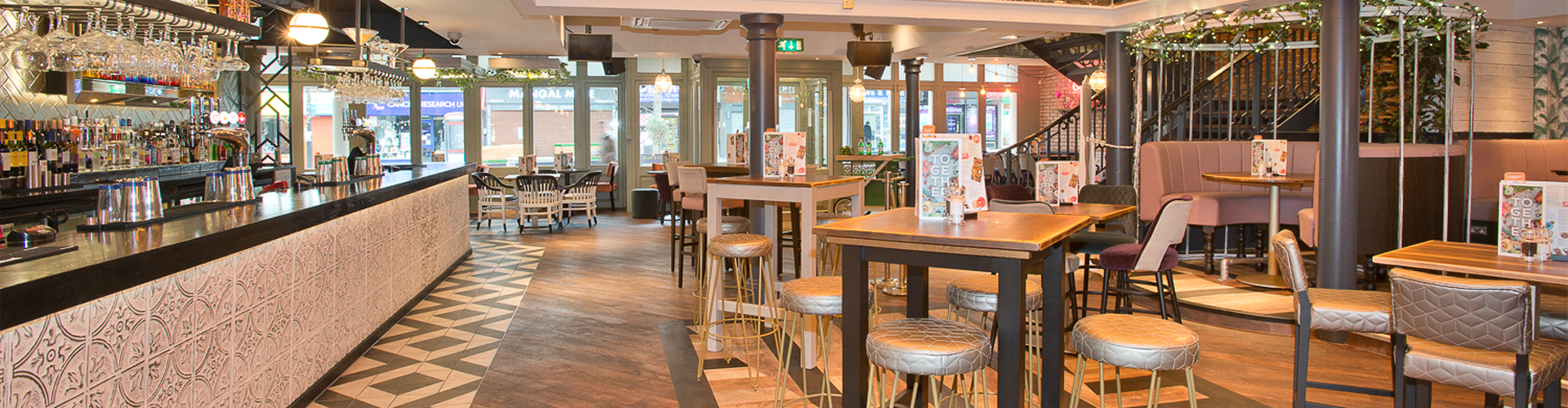 cocktail-bar-in-romford-slug-and-lettuce